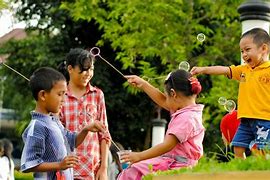 Featured image for Tips Menghadapi Anak yang Suka Menyuruh Teman Bermain Sesuai Keinginannya